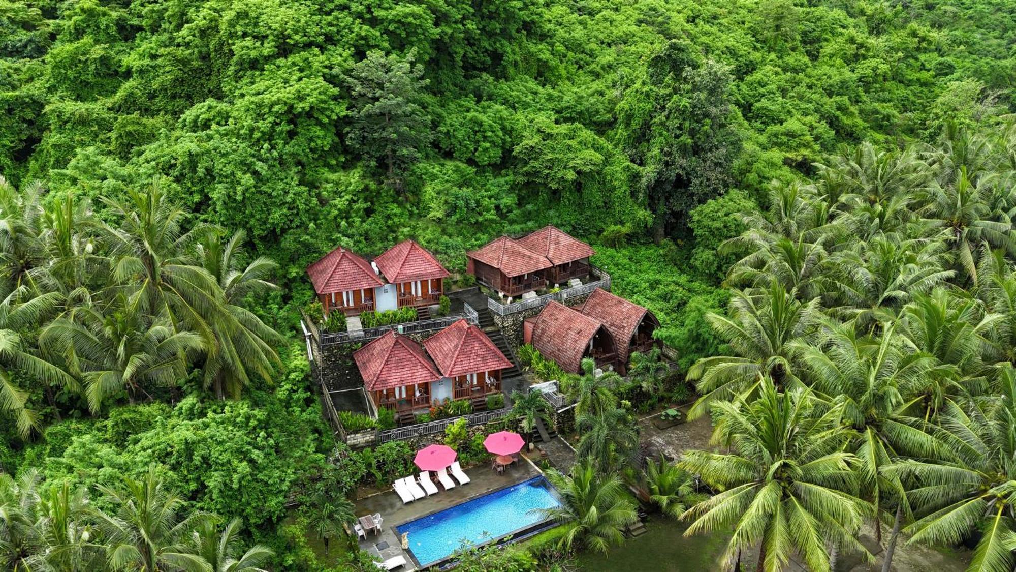 Coconut Hill Cottage Batununggul Exterior photo