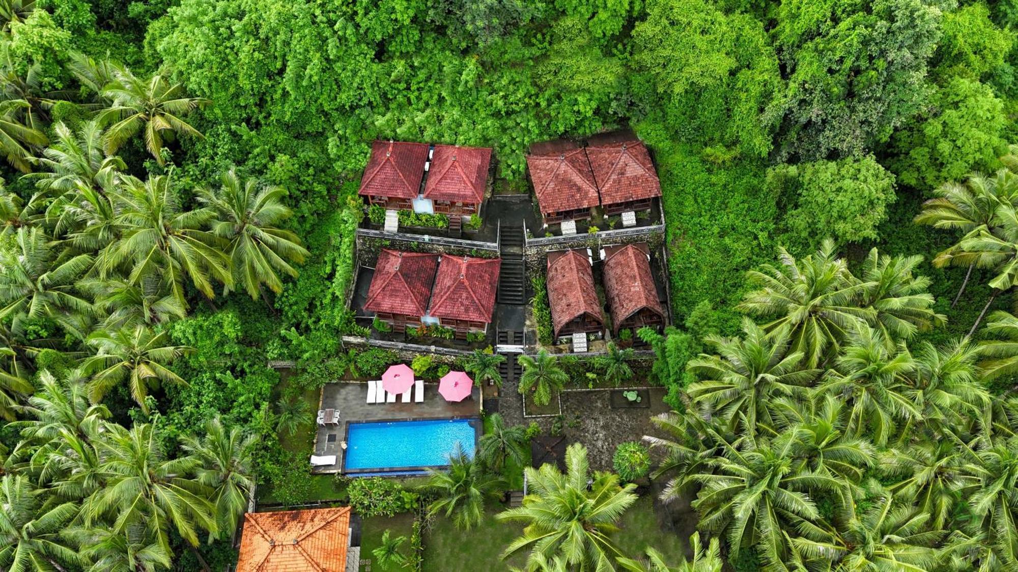 Coconut Hill Cottage Batununggul Exterior photo