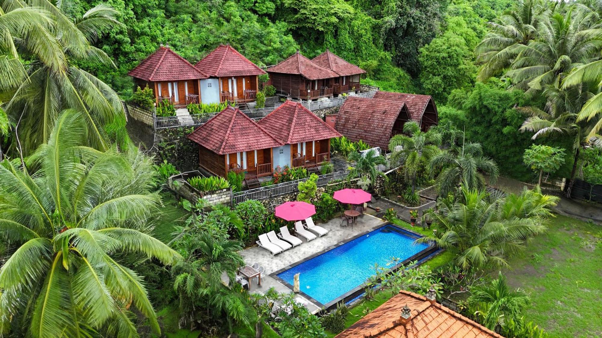 Coconut Hill Cottage Batununggul Exterior photo