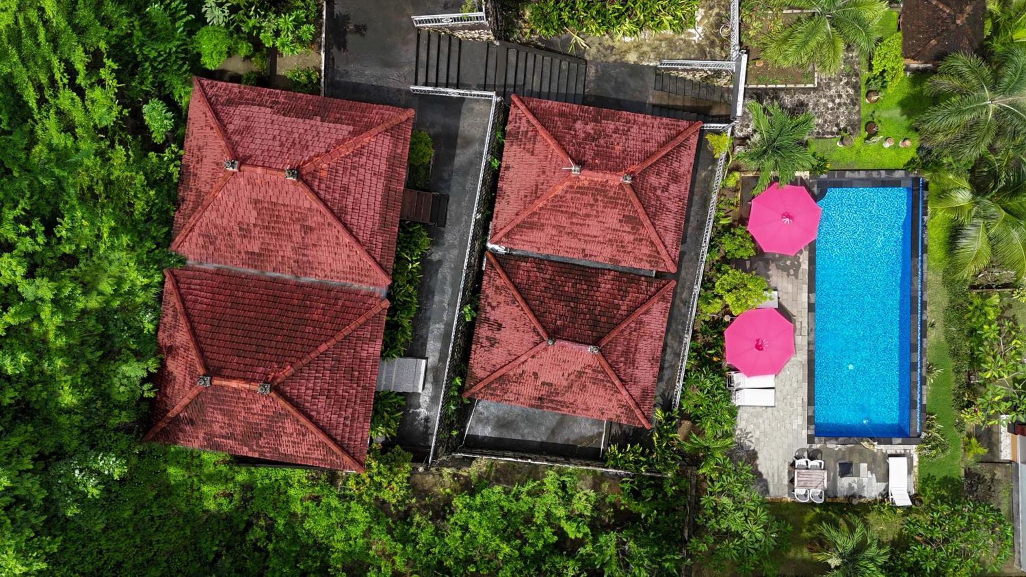 Coconut Hill Cottage Batununggul Exterior photo