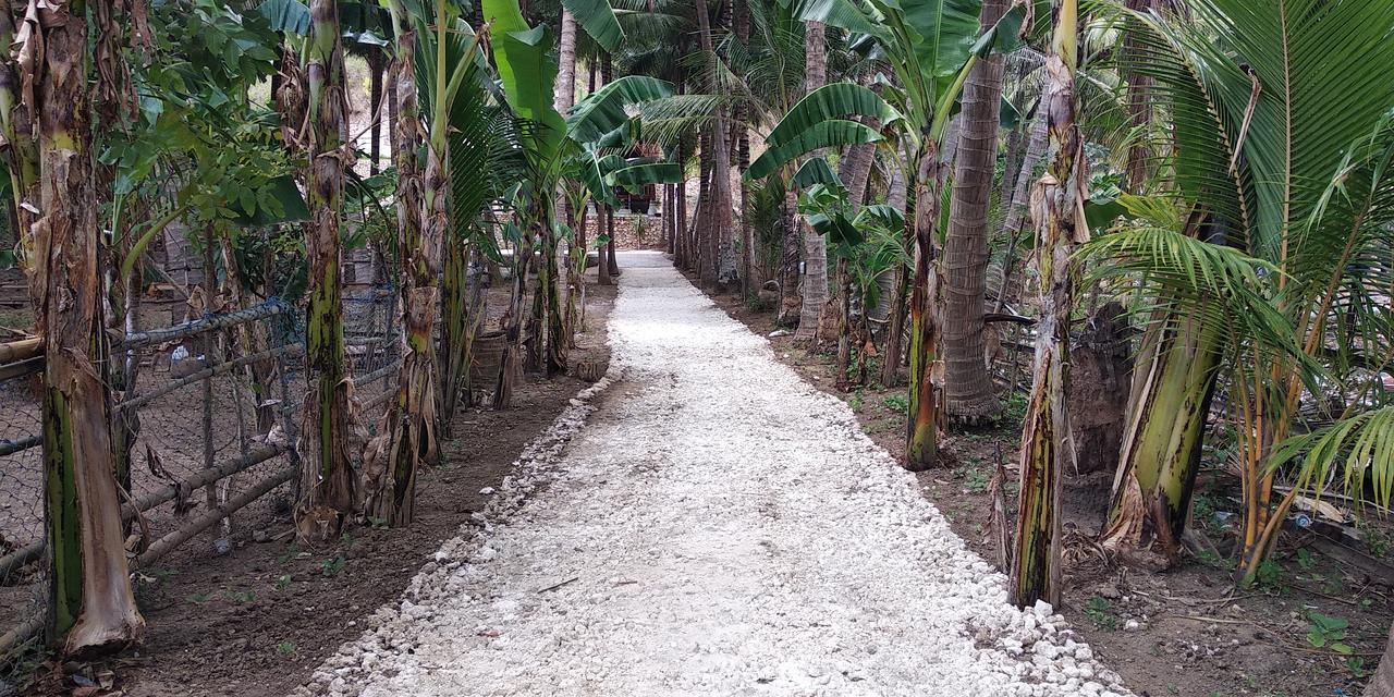 Coconut Hill Cottage Batununggul Exterior photo