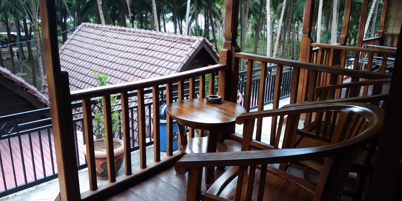 Coconut Hill Cottage Batununggul Exterior photo