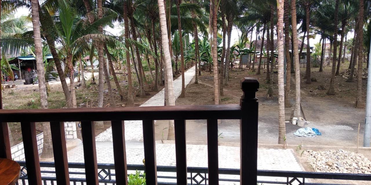 Coconut Hill Cottage Batununggul Exterior photo