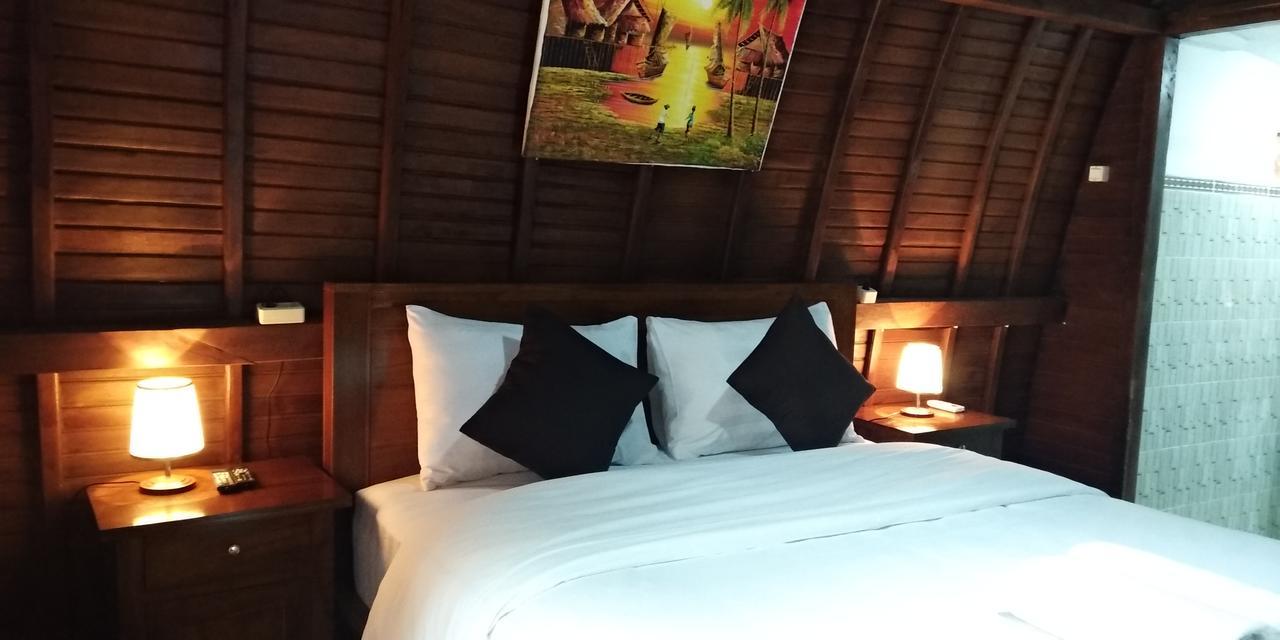 Coconut Hill Cottage Batununggul Exterior photo
